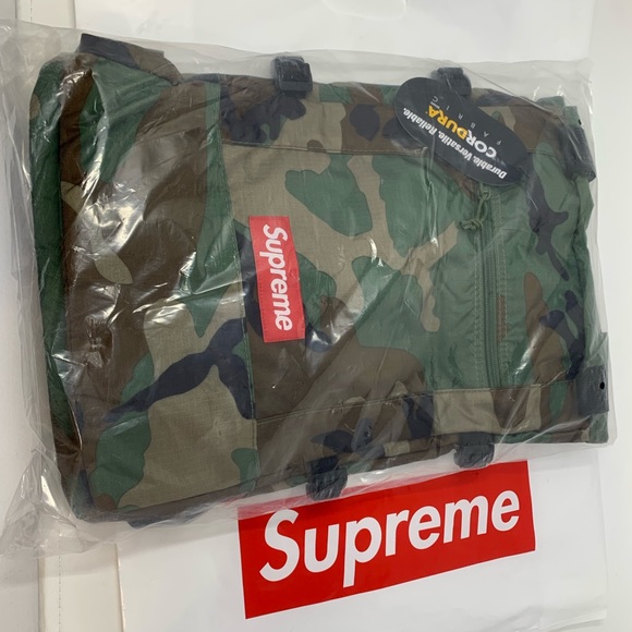 Supreme SS19 Tote Backpack Woodland Camo - Picture 4 of 7